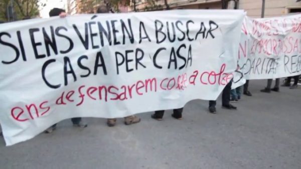 Manifestació a Manresa en saber que la companya havia estat traslladada